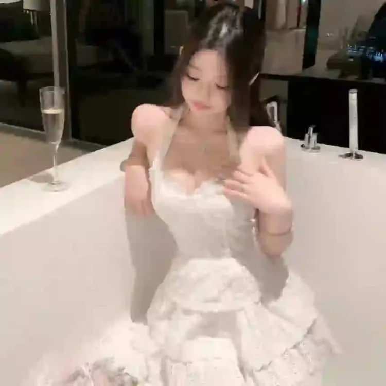 爆笑温情喜剧《奇怪的她》沈恩敬：70岁毒舌老奶奶突然变回20岁少女，重返青春疯狂追梦